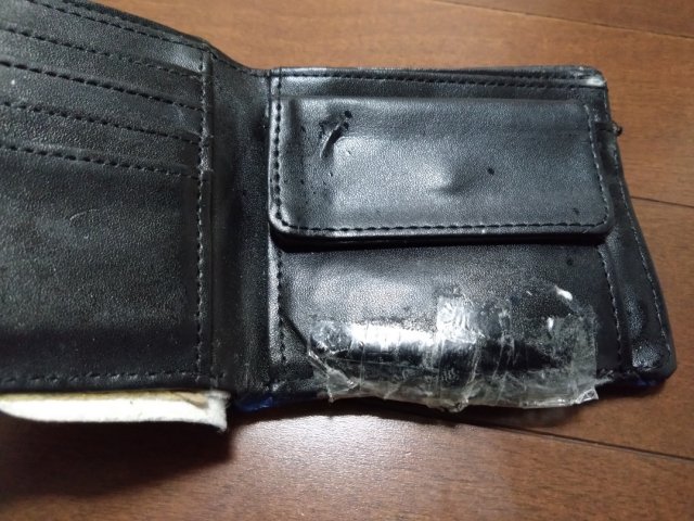 ドンキホーテの1000円のメンズ財布が壊れた、安いけど1年くらいは使えたかな。